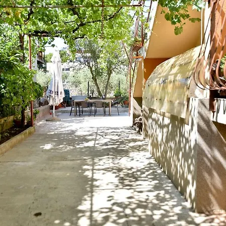Mihaela Apartment