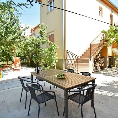 Mihaela Apartment