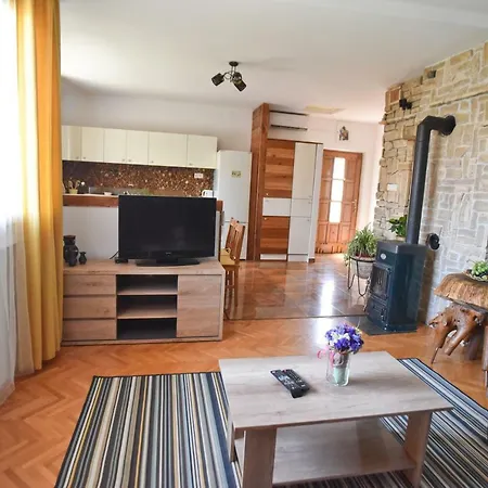 Mihaela Apartment *