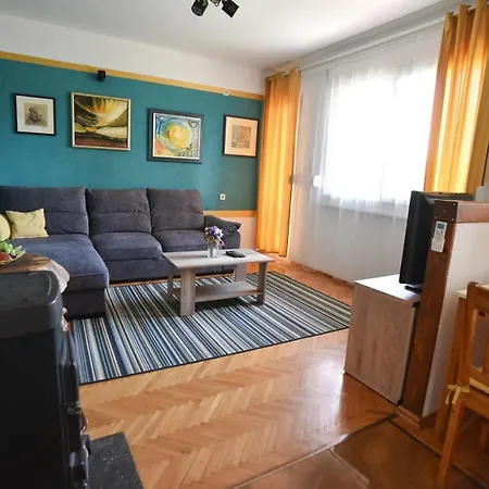 Mihaela Apartment *