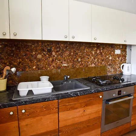 Mihaela Apartment